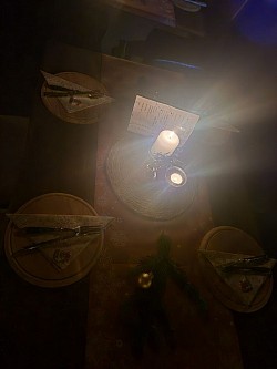Dinner in the Dark in der Adventszeit